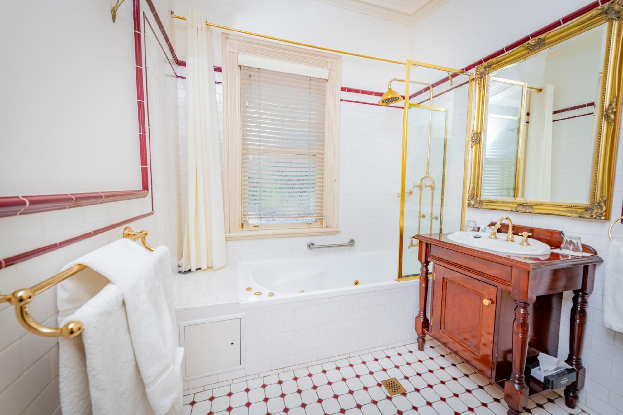 Cobb & Co Court Boutique Hotel Mudgee Buitenkant foto