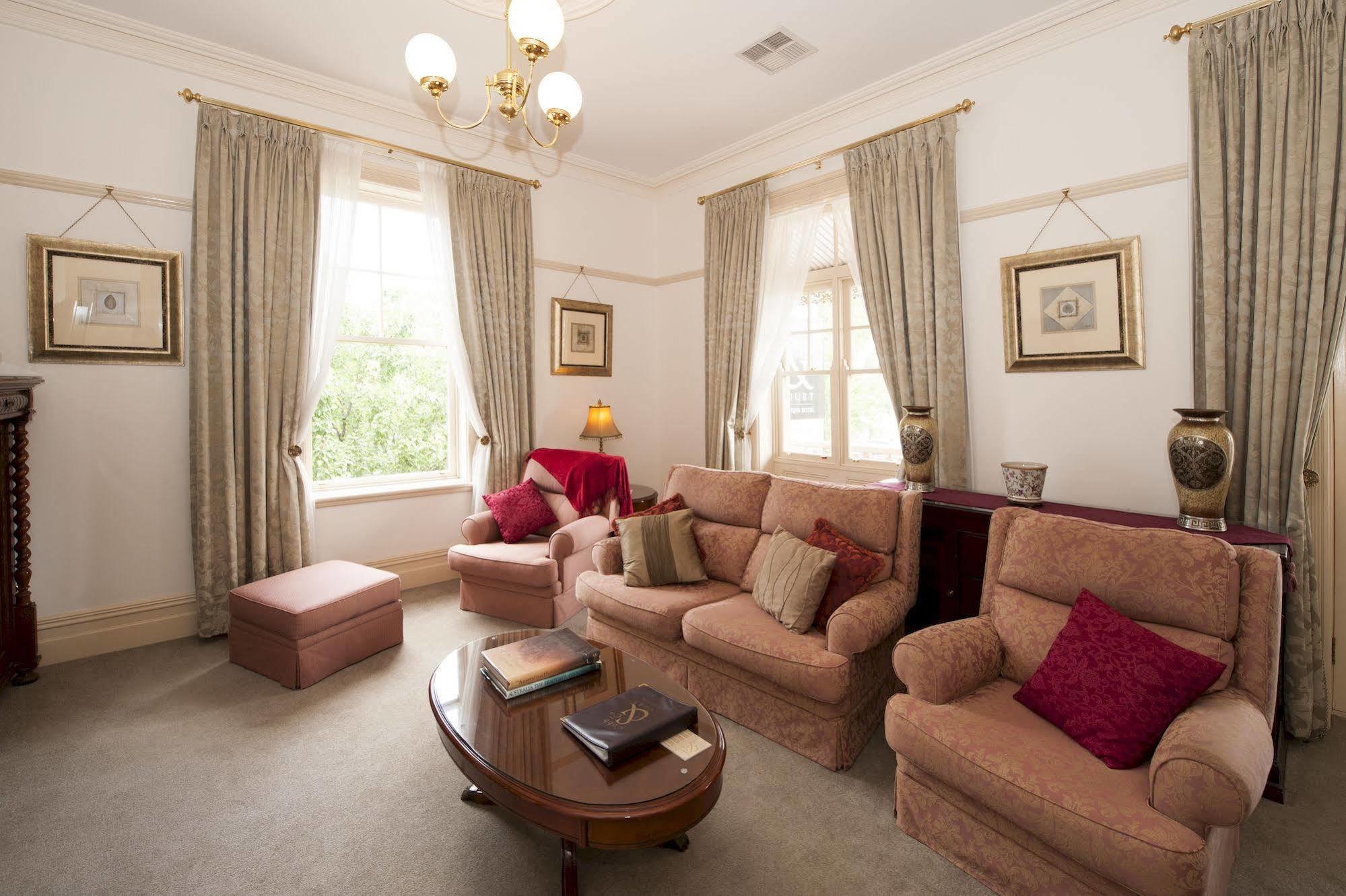 Cobb & Co Court Boutique Hotel Mudgee Buitenkant foto
