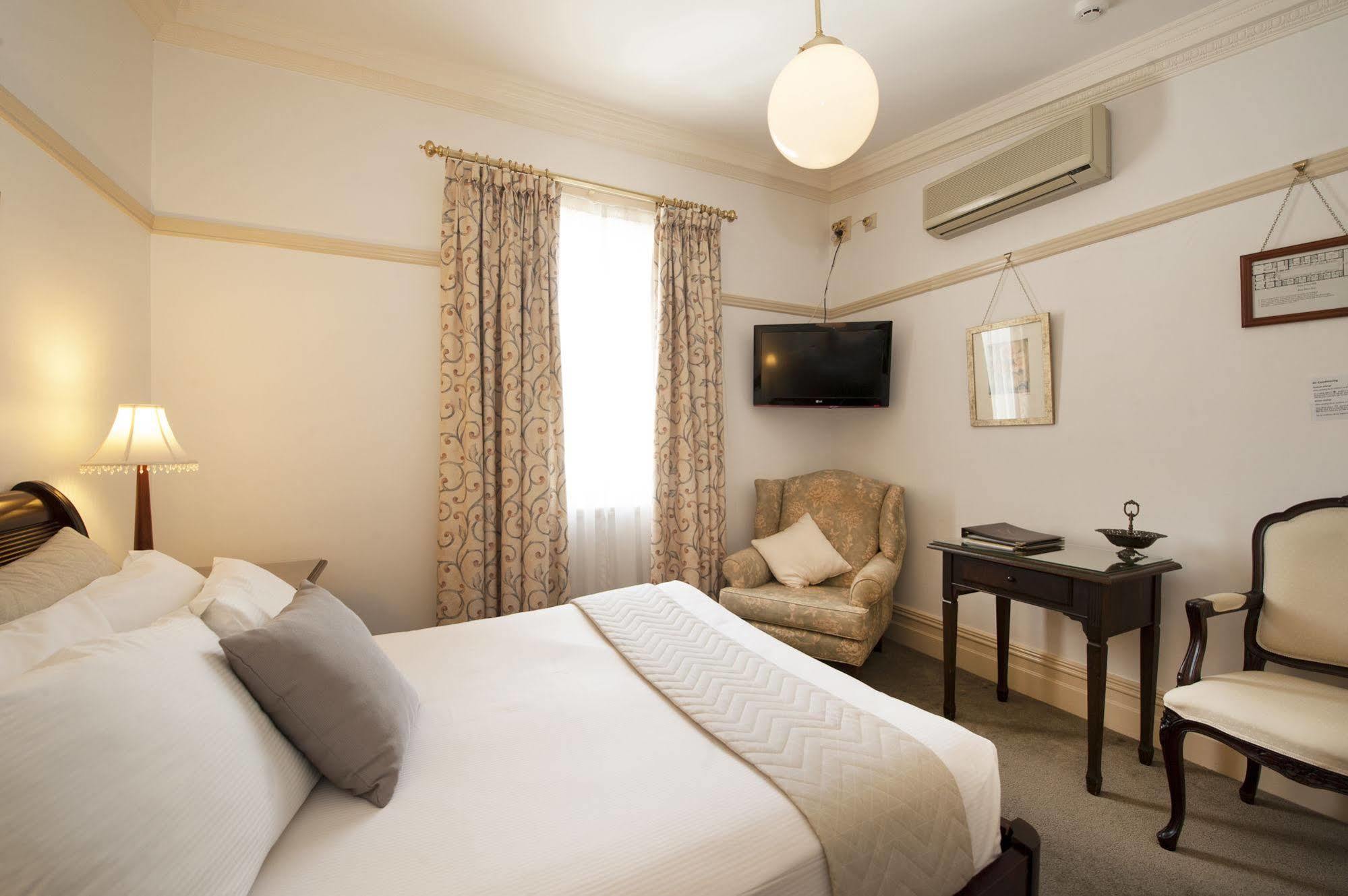 Cobb & Co Court Boutique Hotel Mudgee Buitenkant foto