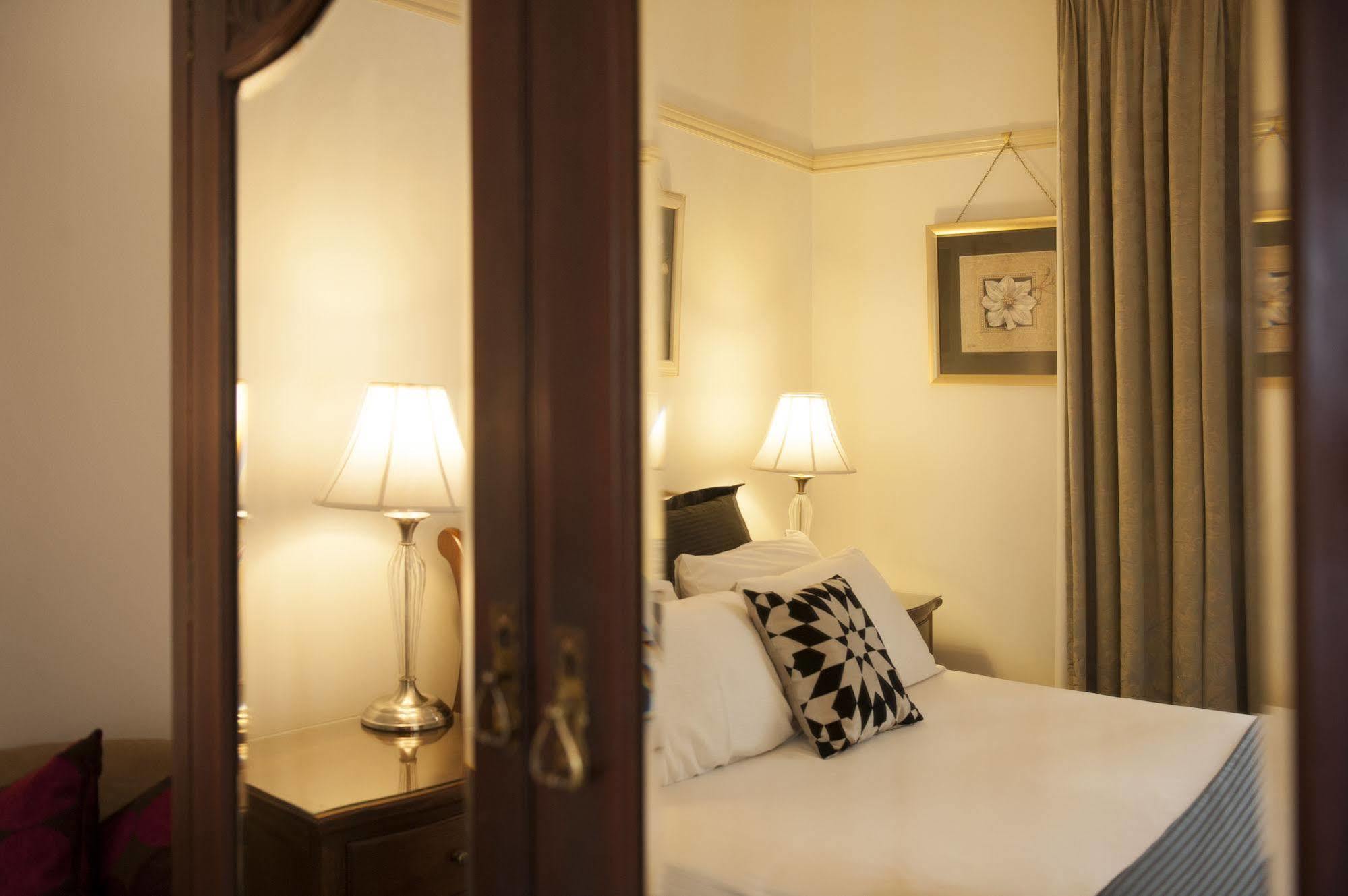 Cobb & Co Court Boutique Hotel Mudgee Buitenkant foto